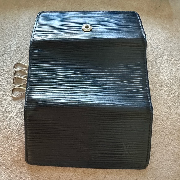 Louis Vuitton Key Holder Black EPI - Picture 9 of 11